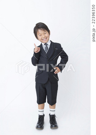 新学期の男の子　白背景 22396350