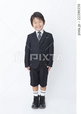 新学期の男の子　白背景 22396356