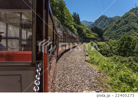 黒部峡谷鉄道　新緑の黒部峡谷 22405275