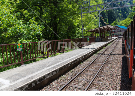 黒部峡谷鉄道 黒部峡谷 鐘釣駅 黒部峡谷鉄道 黒部峡谷 鐘釣駅 22411024