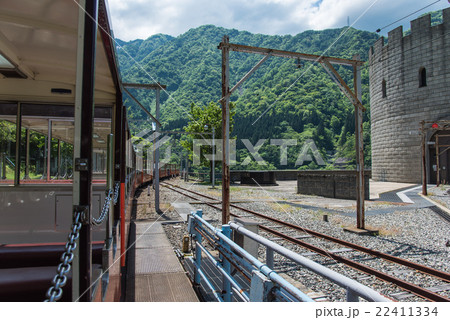 黒部峡谷鉄道 新緑の黒部峡谷 新柳河原発電所 黒部峡谷鉄道 新緑の黒部峡谷 新柳河原発電所 22411334