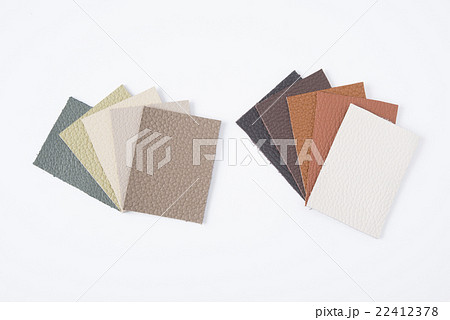 たくさんのカラフルな牛革サンプル生地 たくさんのカラフルな牛革サンプル生地 22412378