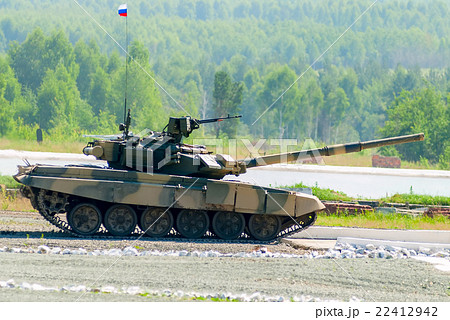 Tank T-80s moves 22412942