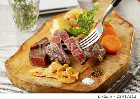 国産黒毛和牛ヒレステーキボード盛 22417212