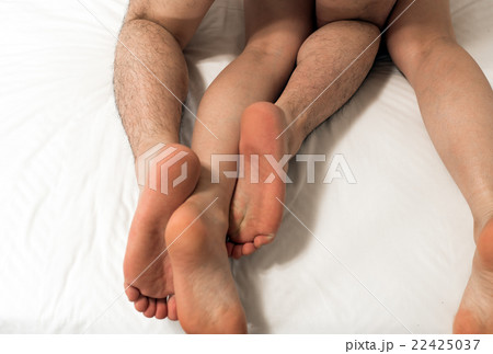 ベッドの中のカップル 22425037