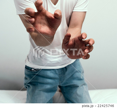 襲いかかる男性の写真素材