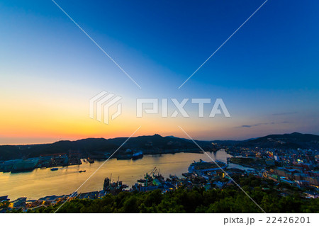 鍋冠山からの長崎港夜景と客船 鍋冠山からの長崎港夜景と客船 22426201