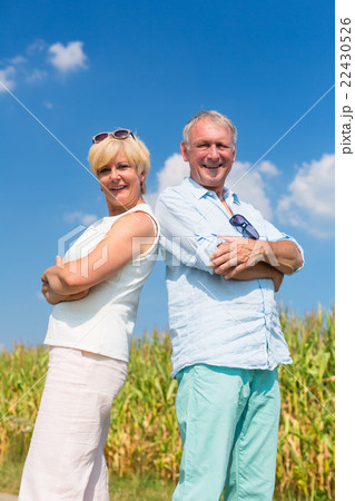 Senior couple enjoying sunny day 22430526