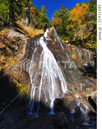 紅葉の三本滝 22431495