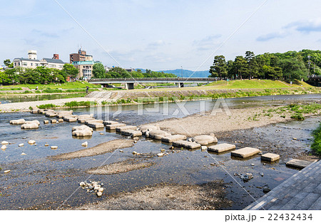 京都　鴨川デルタの飛び石 22432434