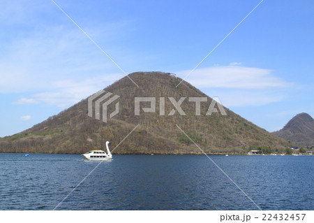 青空の榛名湖 22432457