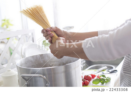 パスタ調理 22433308