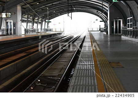駅構内　人無し 22434905