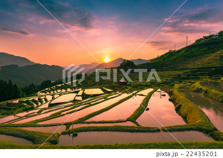 棚田の夕景 22435201