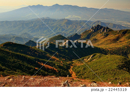 奥秩父・金峰山から見る斜光の瑞牆山と八ヶ岳 奥秩父・金峰山から見る斜光の瑞牆山と八ヶ岳 22445319