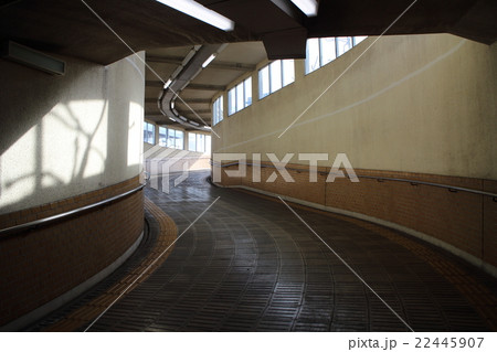 地下歩行空間をぬける 22445907