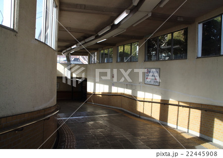地下歩行空間にはいる 22445908