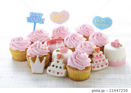 カップケーキ 誕生日の写真素材