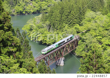 新緑の只見線 22448857