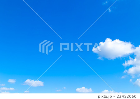 空　雲　コピースペース　積雲　春の空　広いコピースペース 22452060
