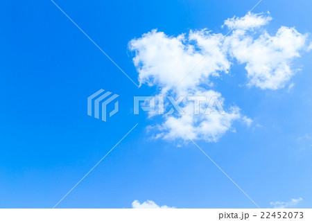空　雲　コピースペース　積雲　春の空　広いコピースペース 22452073