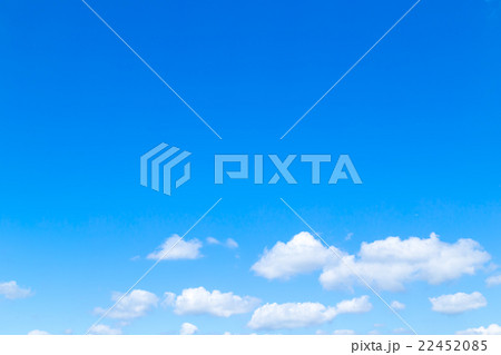 空　雲　コピースペース　積雲　春の空　広いコピースペース 22452085