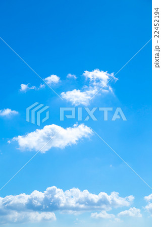 空　雲　コピースペース　積雲　春の空　広いコピースペース 22452194