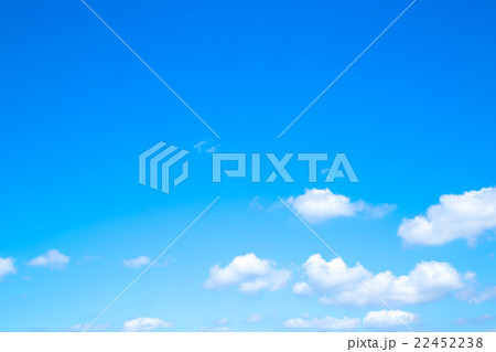 爽やかな空 広いコピースペースの空 爽やかな空 広いコピースペースの空 22452238