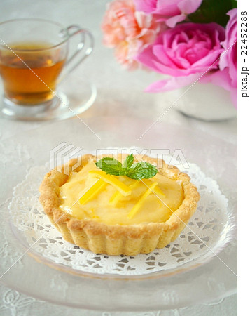 バラと楽しむレモンのタルト　 22452288
