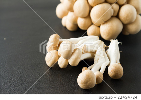 shimeji mushrooms brown varieties 22454724