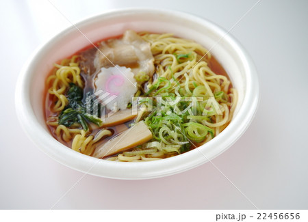 コンビニの醤油ラーメンの写真素材