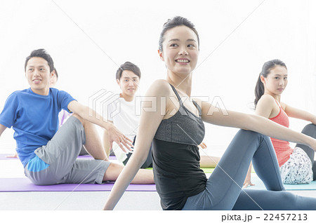 ヨガレッスン 22457213
