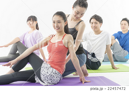 ヨガレッスン 22457472