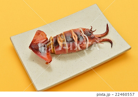 スルメイカのイカ焼き（焼きイカ）。露店風タレ焼き。 22460557