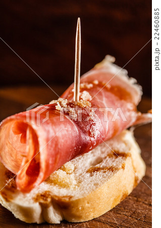 tapas 22460885