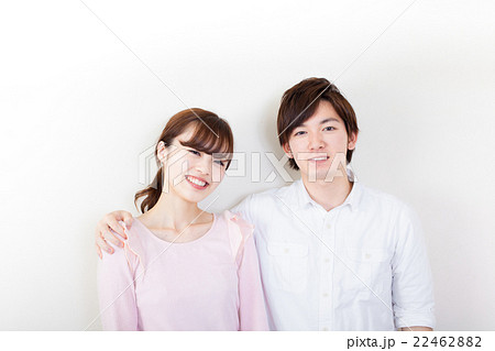 若い男女二人 22462882