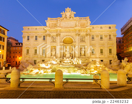 Fountain di Trevi in Rome, Italy Fountain di Trevi in Rome, Italy 22463232