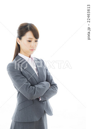 悩む新入社員 悩む新入社員 22463613