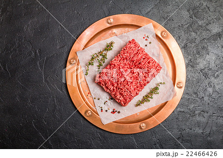 Minced meat with seasoning and fresh thyme Minced meat with seasoning and fresh thyme 22466426