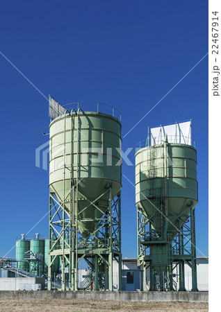 Two silos for lime 22467914