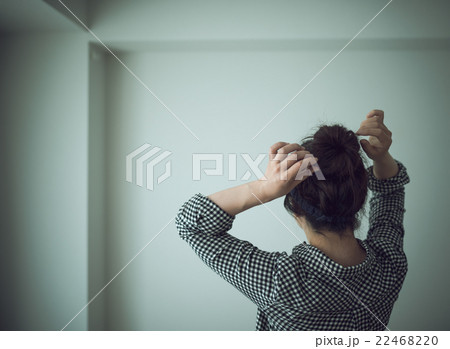 お団子ヘア 22468220