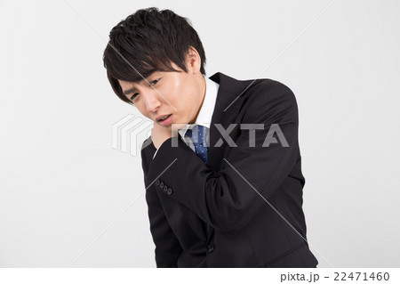 若いビジネスマン（肩こり） 22471460