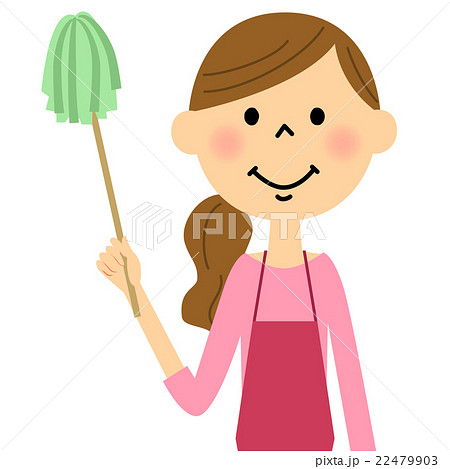 はたきを持つエプロンの女性 22479903