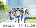 屋外の小学生 22481129