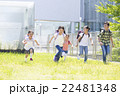 屋外の小学生 22481348