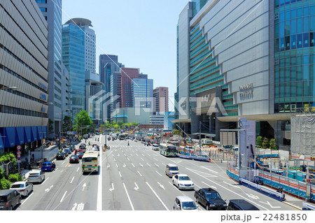 昼下がりの大阪駅前 22481850