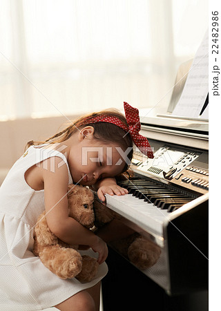Fell asleep at piano 22482986