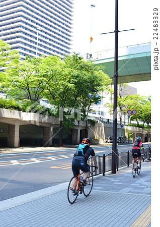 ビジネス街の通勤風景 22483329