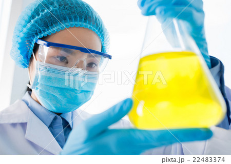 Young researcher Young researcher 22483374