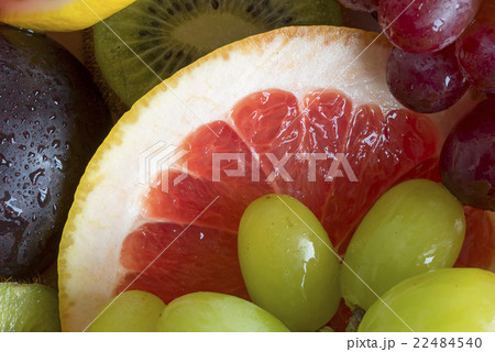 fruit slices close-up fruit slices close-up 22484540
